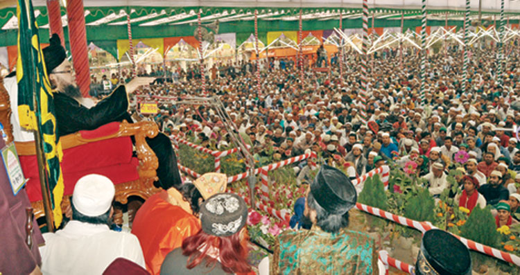 অতি ফয়েজপূর্ণ, রহমত ও বরকতের সাথে সফলভাবে সম্পন্ন হল ওরছ শরীফ ও বিশ্বজাকের ইজতেমা